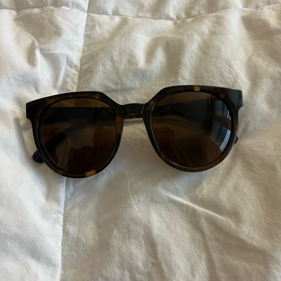 None Accessories - Stylish Tortoise Shell Sunglasses